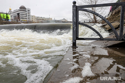 Поднятие уровня воды в реке Исеть. Екатеринбург, паводок, уровень воды, подтопление