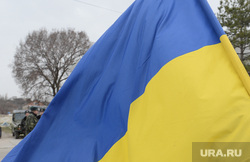 Безоружные украинские военные встретились с Российскими. Переговоры.Севастополь. Крым. Аэропорт Бельбек, флаг украины, армия