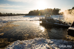 Восстановление переправы на реке Лямин, разрушенной ледоходом. Сургут, катер, река кама