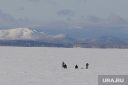 Клипарт. Челябинск, лед на реке, зима, рыбаки, зимняя рыбалка, горы зимой