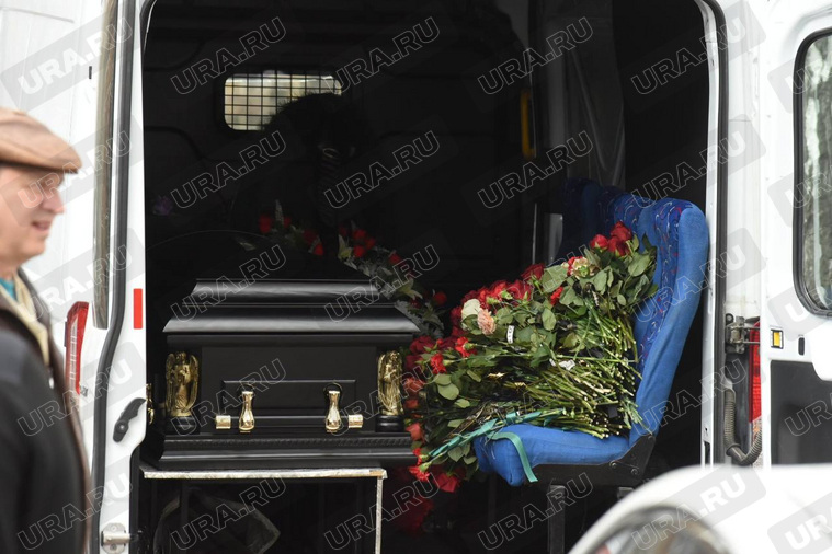Кунгурова хоронили в закрытом гробу