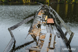 Мост через реку Сысерть. Свердловская область, поселок Луч, разрушенный мост, поселок луч, переправа через реку, старый мост, деревянный мост, аварийный мост