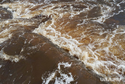 Течение реки во время паводка. , плотина, паводок, течение, река кама