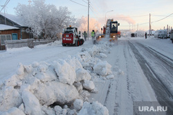 Снег в городе, Салехард, уборка снега, дорожные работы, сугроб на дороге