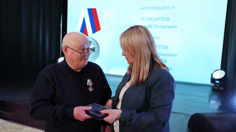Житель села Ямгорт получил медаль «Отец солдата»