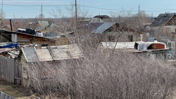 Курганские дачники спасают свои вещи на крышах домов