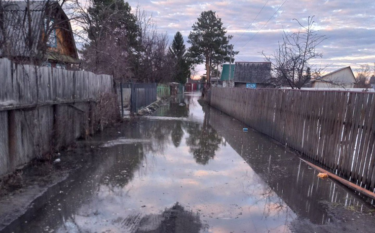 В Курганской области воды выходит на улицы