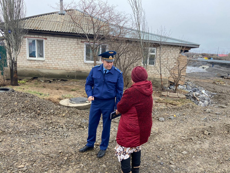 Прокурор района Николай зубов ответил на вопросы жителей разрушенного дома