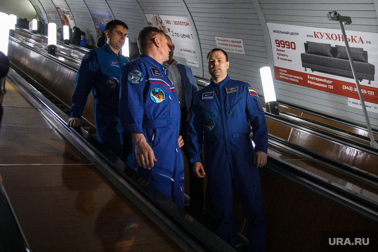 Космонавты обсуждают прошедшую экспедицию на МКС