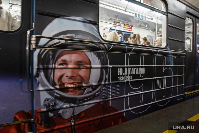 Юрий Гагарин улыбнулся екатеринбуржцам со стены вагона «космического» поезда