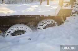 Машина вмерзшая на зимнике Тюмень-Междуреченский. Тюмень, зима, зимник, вмерзший автомобиль, вмерзшие колеса