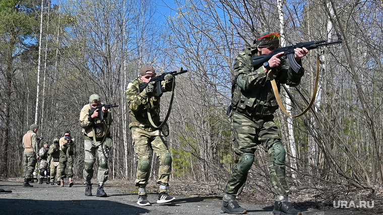Военно-тактическая подготовка гражданского населения на полигоне. Пермь