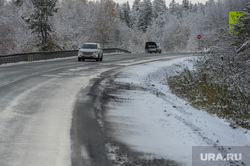 Водители предупреждают о заметенной снегом дороге на Салехард. Видео