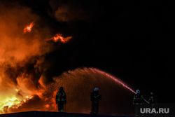 Пожар на улице Аппаратная. Екатеринбург, пожар, тушение, огонь, пожарные