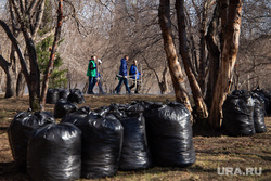 Молодежный субботник на территории парка УрГУПС. Екатеринбург, мешки с мусором, субботник