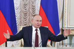Президент России Владимир Путин на итоговой пресс-конференции саммита "Россия-Африка". Санкт-Петербург, путин владимир, топ