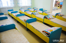 Поездка Алексея Текслера в Копейский городской округ. Челябинск, детский сад, кроватка детская