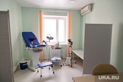 СМТ клиника «Кидс». Екатеринбург, врачебный кабинет, медицинская техника, аппарат, кабинет гинеколога, кабинет уролога