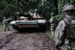 Бойцы РФ эвакуировали первый танк Abrams из зоны СВО
