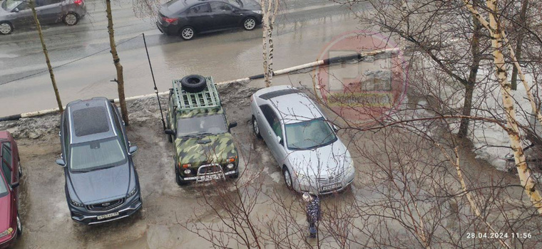 Таянье снега в Ноябрьске привело к затоплению улиц