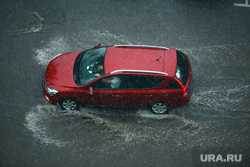 Ливень в Челябинске, авто, ливень, красная машина, дождь