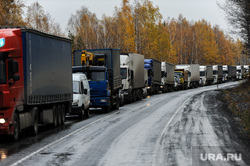 Десятки машин застряли в пробке на трассе Тюмень — Омск