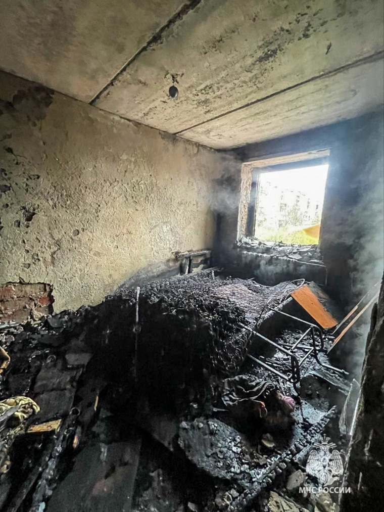 Огонь охватил обе комнаты