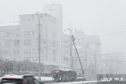 Снег в городе. Екатеринбург, главпочтамт, город екатеринбург, снегопад, проспект ленина, падает снег