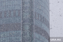 Апрельский снегопад. Екатеринбург, небоскреб, непогода, екатеринбург , снегопад, бизнес-центр высоцкий