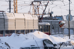 Свердловские зарисовки. Екатеринбург, последствия снегопада, трамвай, обзорное зеркало