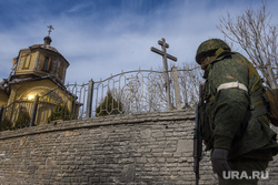 Волноваха после освобождения. ДНР, Волноваха, крест, храм, церковь, военные, днр, патруль, ополченец, военная комендатура, патрулирование, зачистка, православие, солдат, народная милиция, волноваха, армия днр, солдат с автоматом