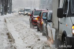 Снегопад, зима. Челябинск, снег, снегопад, транспорт, зима, автомобиль, автотранспорт, дорога