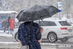 Майский снег (продолжение). Екатеринбург , непогода, снегопад, мужчина под зонтом