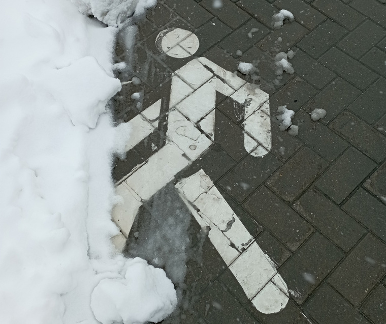«Успел заснять человечка, пока он не ушел в снег…», Екатеринбург