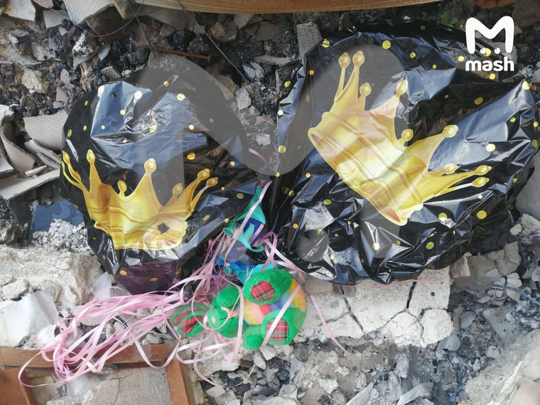 Заминированную пасхальную игрушку на воздушных шарах сбили российские бойцы.