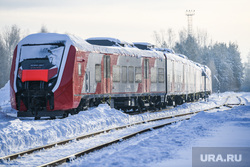 Из-за снегопада в Свердловской области задержались больше 30 поездов