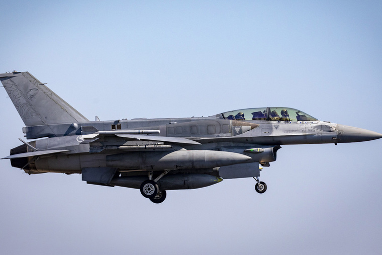 Истребители F-16.stock
