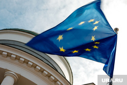 Флаг Европейского Союза и других стран, входящих и не входящих в ЕС. 28 марта 2024. Москва, флаг евросоюза, флаг ес, флаг европейского союза
