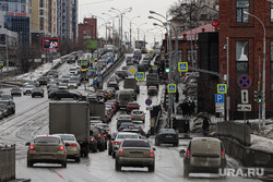 Весенняя оттепель и грязь на улицах. Екатеринбург, пробка, движение, трасса, автомобили