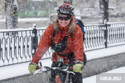 Майский снег (продолжение). Екатеринбург , непогода, велосипедист, снегопад