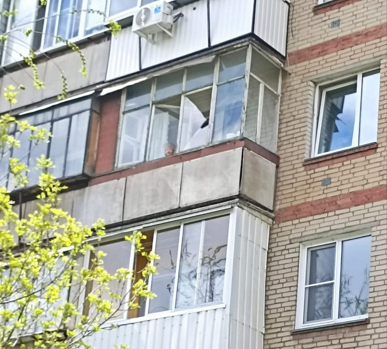 Мальчик планировал перебраться по балкону к соседям