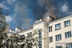 Пожар в многоэтажном жилом доме на улице Шейнкмана. Екатеринбург, жилой дом, многоэтажный дом, пожар, возгорание