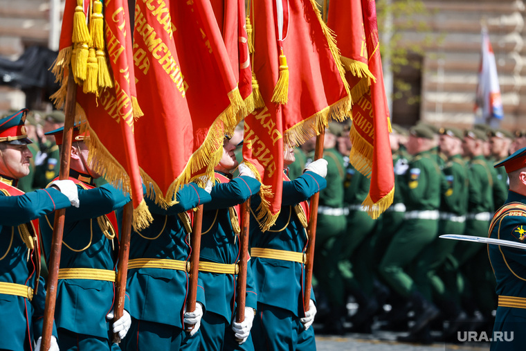 Парад Победы 9 мая на Красной площади в Москве 2022. Москва, армия, военные, марш, строй, день победы, военнослужащие, 9 мая, знаменосцы, парад, солдат