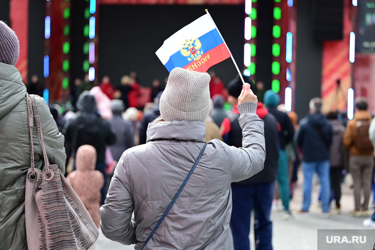 Выступления пермских творческих коллективов на площади перед Театром-Театром. Пермь