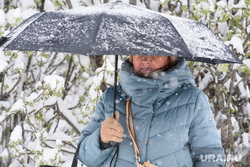 Майский снег (продолжение). Екатеринбург , непогода, женщина с зонтом, снегопад