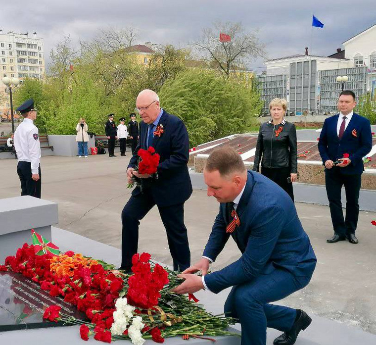 Глава Шадринска Мокан возложил цветы в честь погибших в ВОВ шадринцев