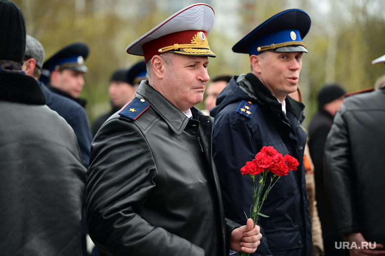 Церемония возложения цветов к монументу «Героям фронта и тыла» в центральном квартале городской эспланады. Пермь