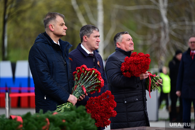Церемония возложения цветов к монументу «Героям фронта и тыла» в центральном квартале городской эспланады. Пермь