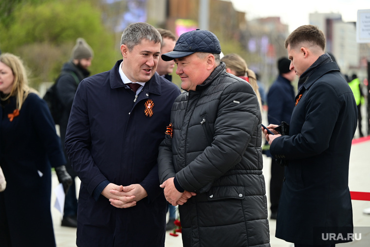 Церемония возложения цветов к монументу «Героям фронта и тыла» в центральном квартале городской эспланады. Пермь