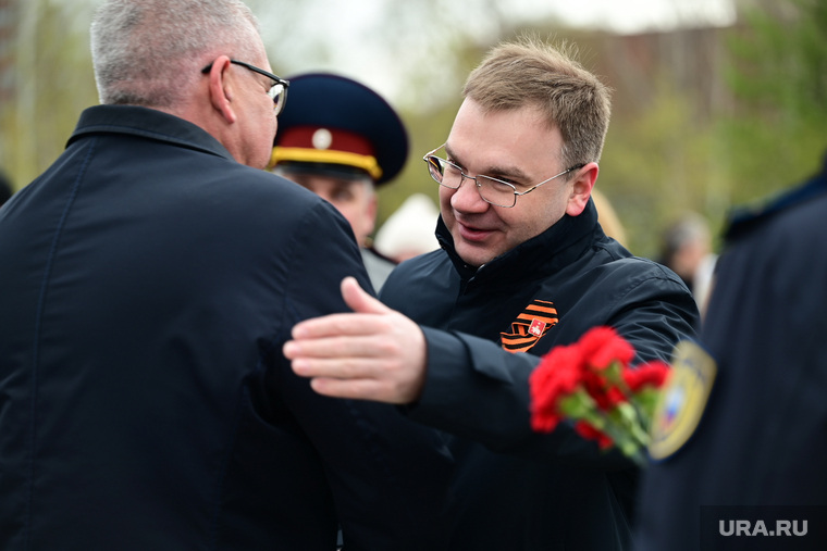 Церемония возложения цветов к монументу «Героям фронта и тыла» в центральном квартале городской эспланады. Пермь